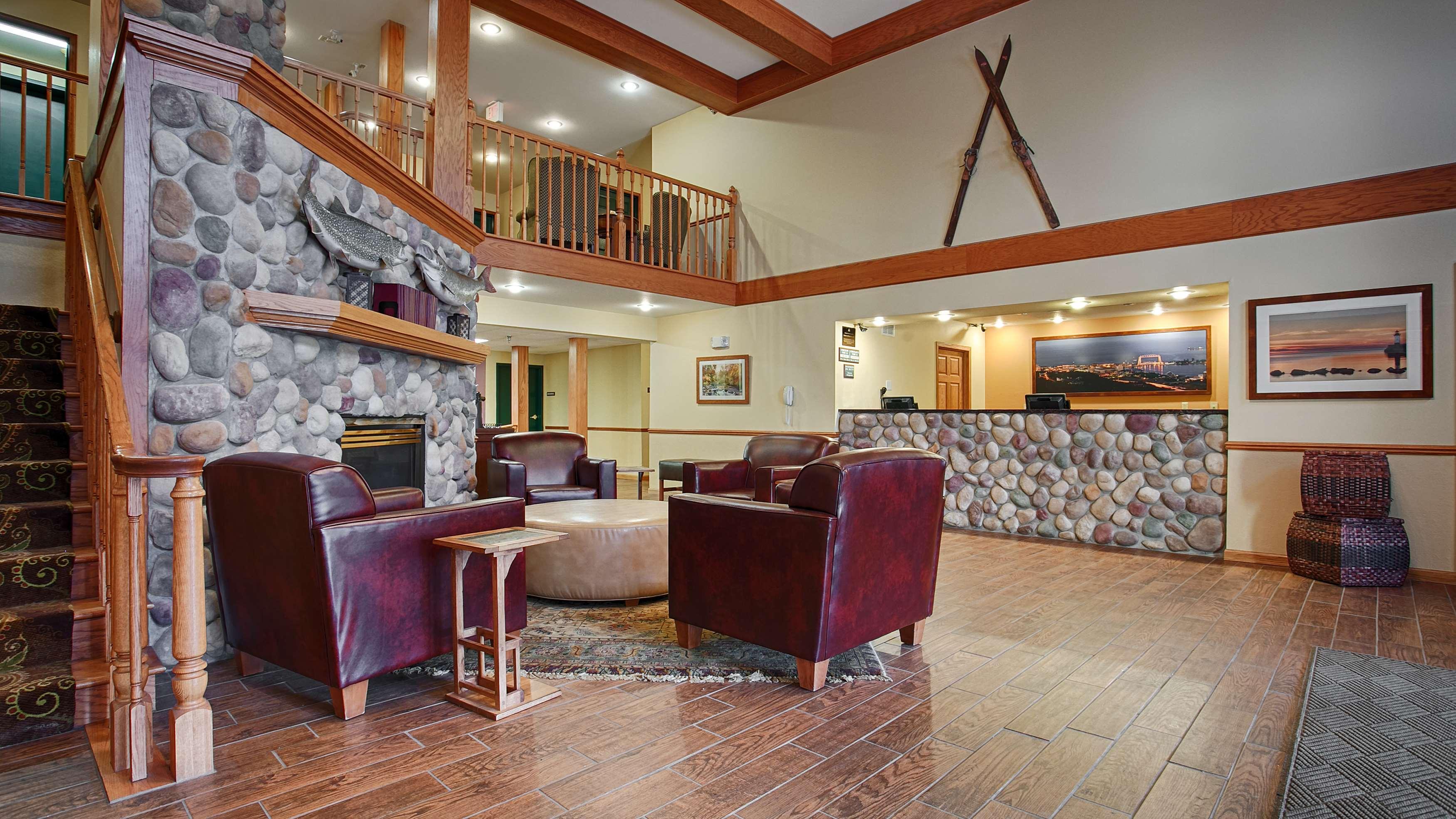 Duluth Inn & Suites Near Spirit Mountain Exteriör bild