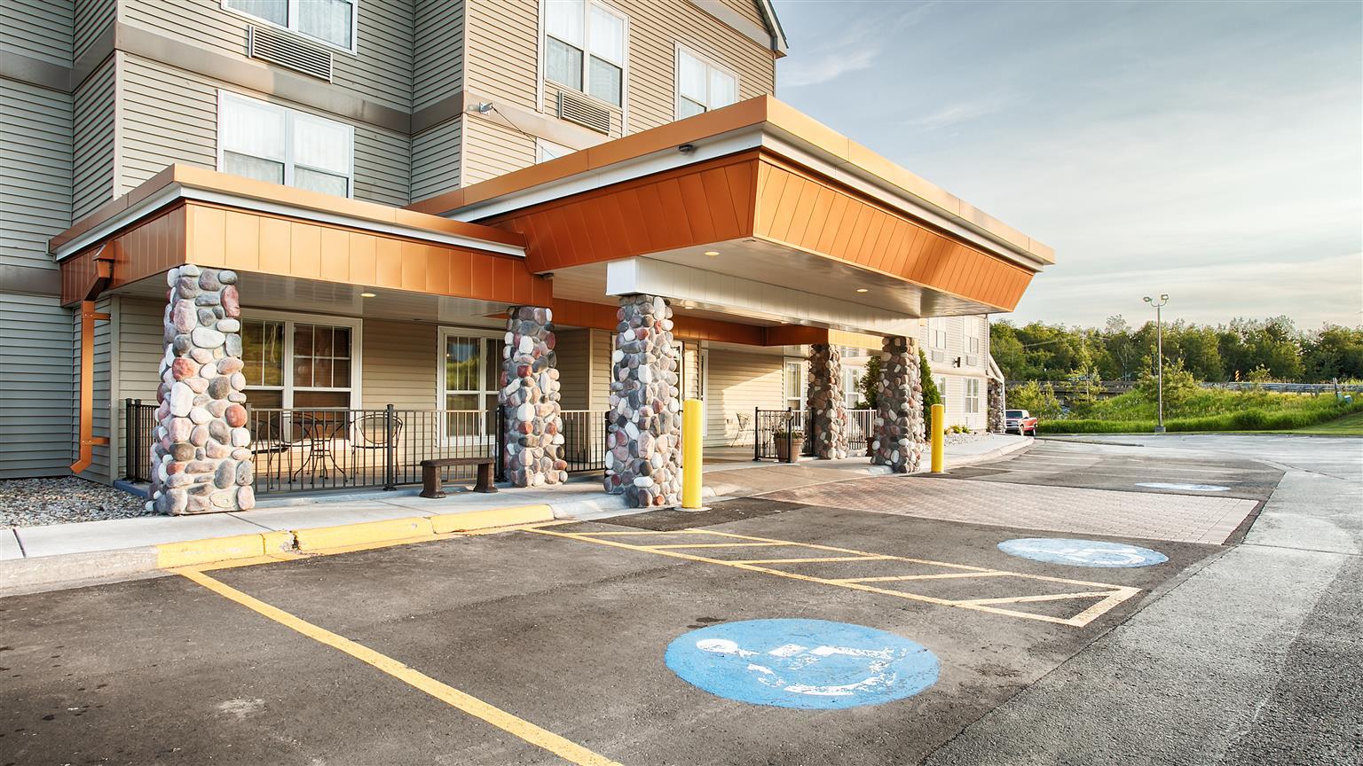 Duluth Inn & Suites Near Spirit Mountain Exteriör bild